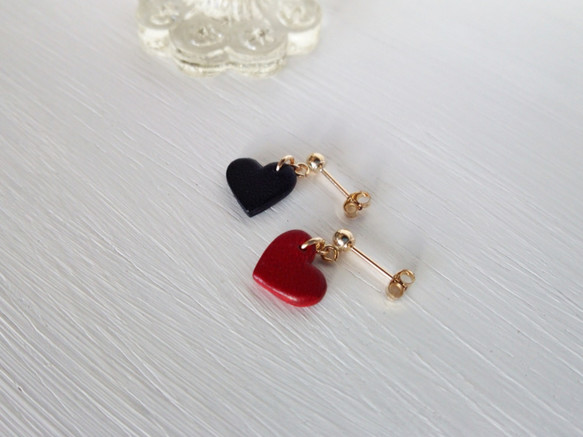 14k gold filled small heart earrings（釘狀耳環） 【Dark red×Black】 第6張的照片