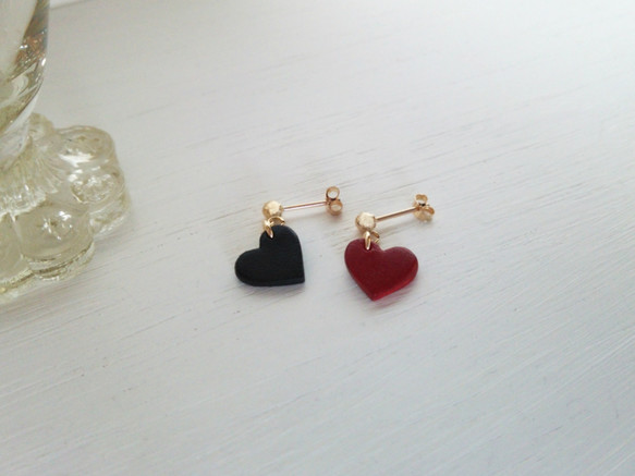 14k gold filled small heart earrings（釘狀耳環） 【Dark red×Black】 第5張的照片