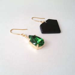 green ×　black jewel　アシンメトリーピアス又はイヤリング 2枚目の画像