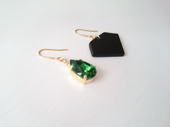 green ×　black jewel　アシンメトリーピアス又はイヤリング 2枚目の画像