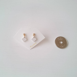 Small square　釘狀耳環【White】 第3張的照片