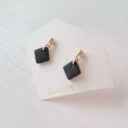 Small square　釘狀耳環【Black】 第5張的照片