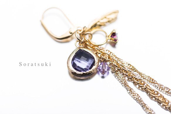 ガラスシャネルストーンの片耳ピアス/イヤリング(紫) 2枚目の画像