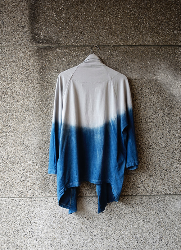 I . A . N Design 淺灰立領版型外套 漸層藍染 有機棉 Organic Cotton 第5張的照片