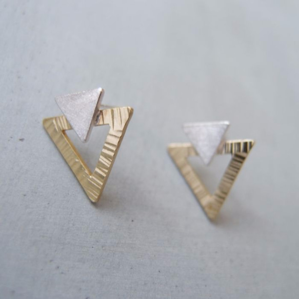 幾何 三角形 雙金屬耳環 第1張的照片