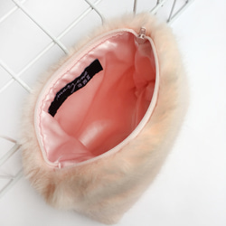 ふわふわ毛毛化妝包 / 萬用包 / 療癒小物包 / 少女粉 第3張的照片