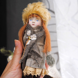 小さいお人形〈グレーの服　赤毛〉2 8枚目の画像