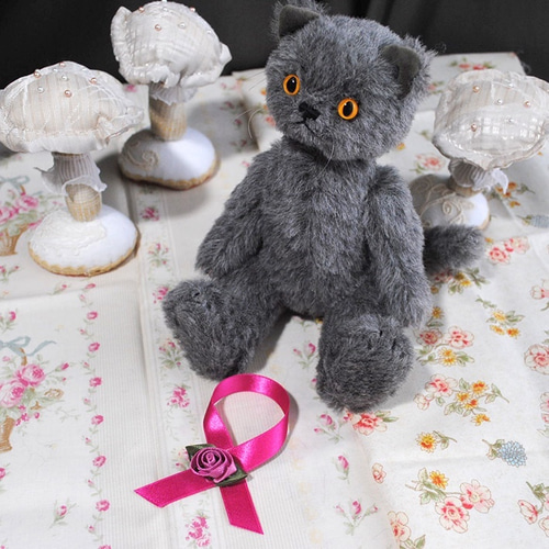 作家さま　ブリティッシュショートヘアの猫のぬいぐるみ　テディベア　ハンドメイド そこはかとなくぬいぐるみ感。 #ブリティッシュショートヘア