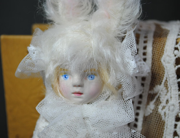 小さいお人形〈白うさぎちゃん-1〉 1枚目の画像