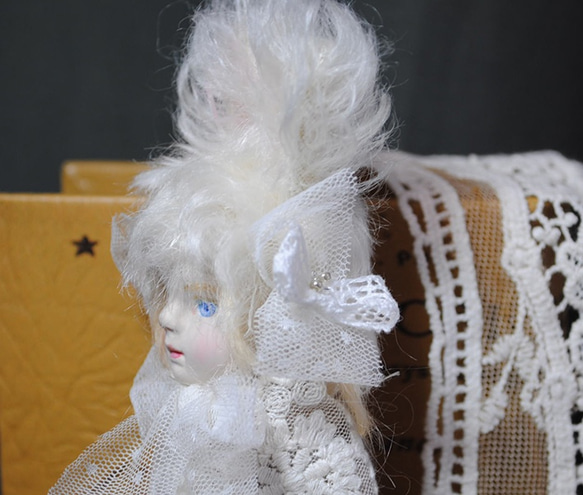 小さいお人形〈白うさぎちゃん-1〉 2枚目の画像