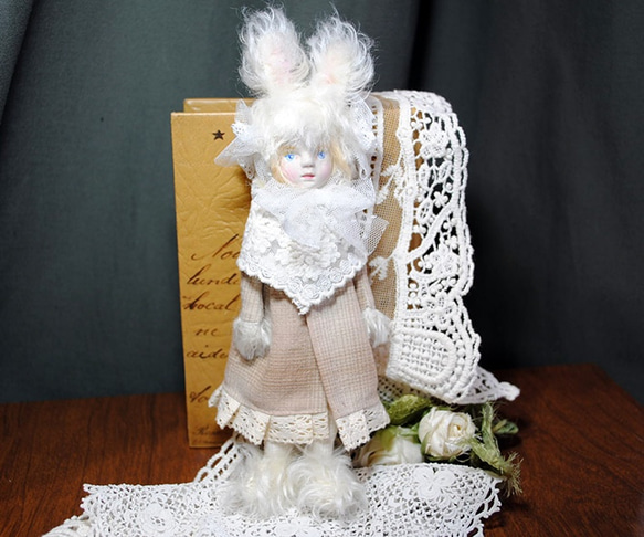 小さいお人形〈白うさぎちゃん-1〉 3枚目の画像