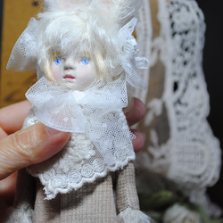 小さいお人形〈白うさぎちゃん-1〉 5枚目の画像