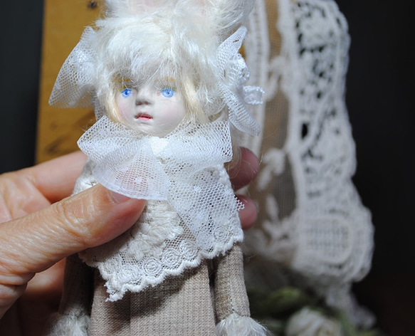 小さいお人形〈白うさぎちゃん-1〉 5枚目の画像