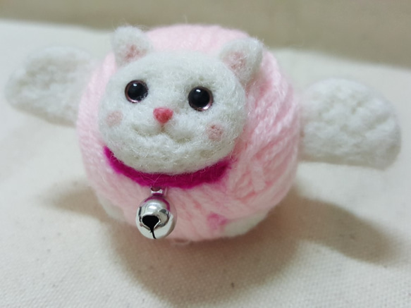 原創羊毛氈 "貓"線球鑰匙圈 情人限定甜蜜天使貓款 第5張的照片