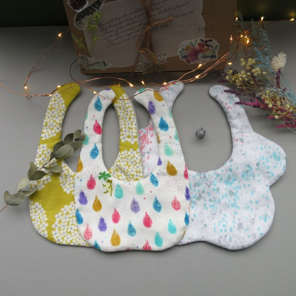 彌月禮盒-手工圍兜兜組(3款) 第4張的照片