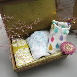 彌月禮盒-手工圍兜兜組(3款) 第6張的照片