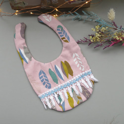 手工圍兜兜-民族風羽毛(粉色) 第6張的照片