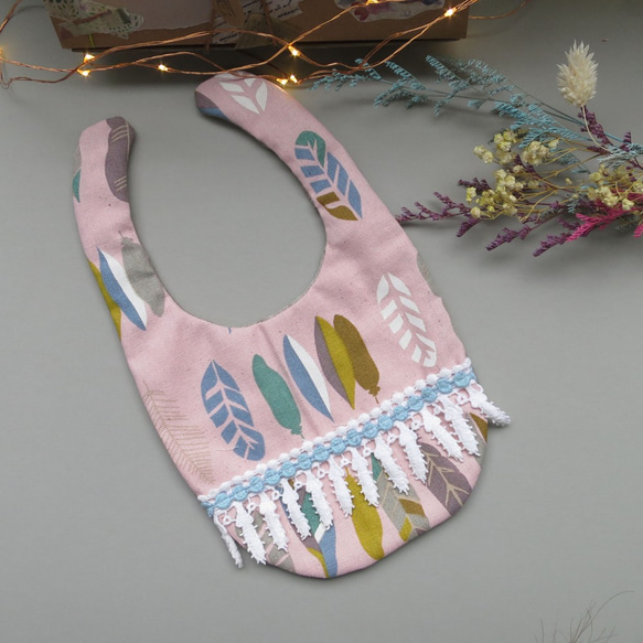 手工圍兜兜-民族風羽毛(粉色) 第6張的照片