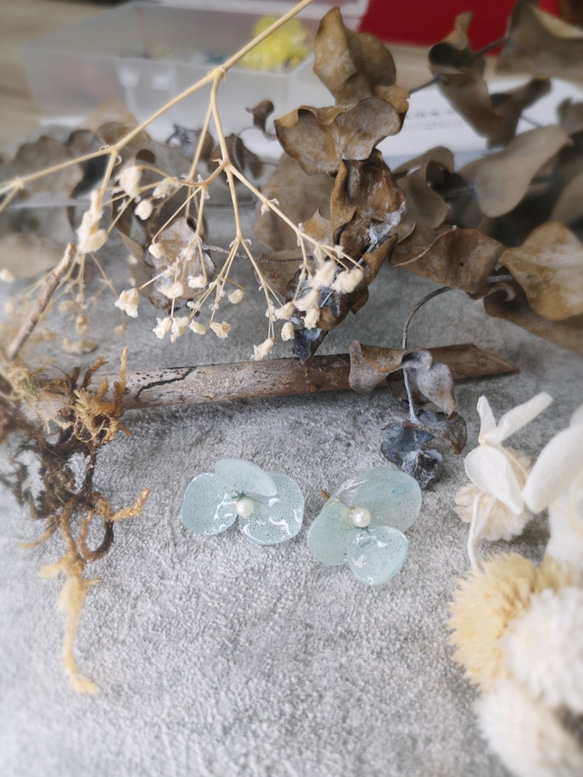 經典系列--素雅單朵繡球花款耳環-水藍 第2張的照片