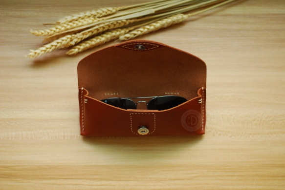 中性眼鏡盒-棕｜真皮手縫｜ 第3張的照片