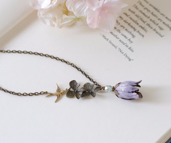 Tulip with Bird and Flower Necklace アンティーク風チューリップと小鳥のネックレス 3枚目の画像