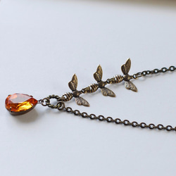 3匹のミツバチとスワロのネックレス。LeChaim Three Bee Necklace 2枚目の画像