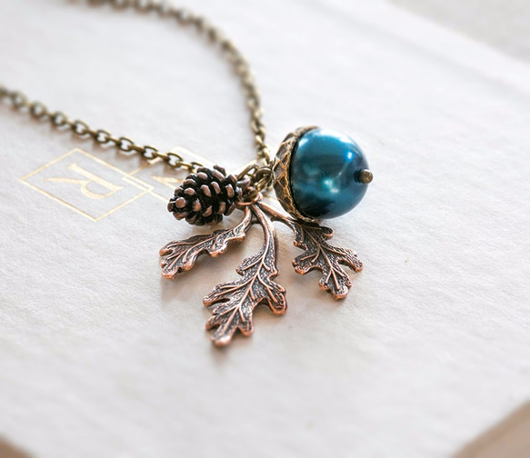 パールのドングリと松ぼっくりのネックレス LeChaim Blue Swarovski Pearl Necklace 3枚目の画像