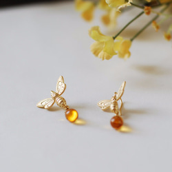 ハチとハニードロップのピアス。LeChaim Honey Drop Gold Brass Bee Pierce 3枚目の画像