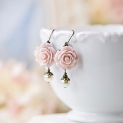 ダスティー ピンク フラワー ピアス Dusty Pink Rose with Pearl Pierce 2枚目の画像