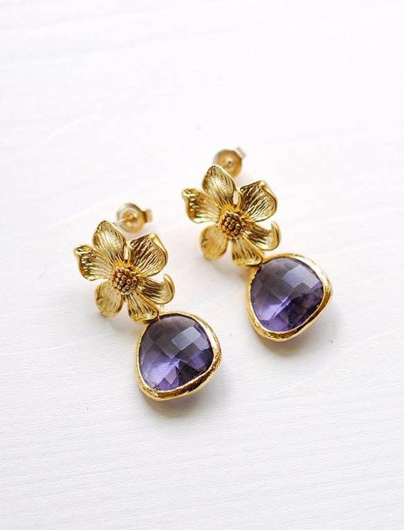 ゴールド フラワー＆パープル ストーン ピアス Gold Flower Purple Glass Post pierce 2枚目の画像