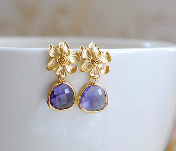 ゴールド フラワー＆パープル ストーン ピアス Gold Flower Purple Glass Post pierce 1枚目の画像