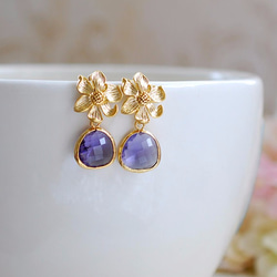 ゴールド フラワー＆パープル ストーン ピアス Gold Flower Purple Glass Post pierce 4枚目の画像