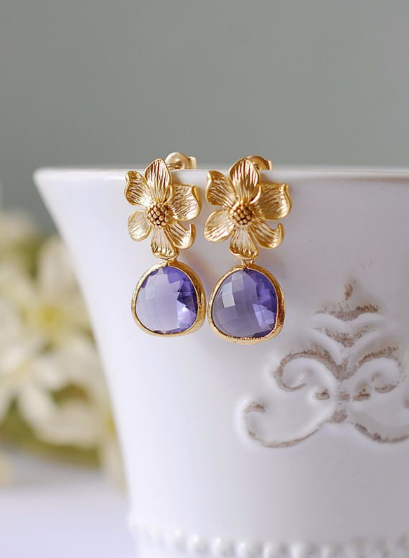 金色小花＆紫色玻璃石直針式耳針Gold Flower Purple Glass Post pierce 第3張的照片