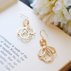 香檳玻璃石搭配合金球圈墜耳針 Champagne Glass Dangle Earrings in Gold 第2張的照片