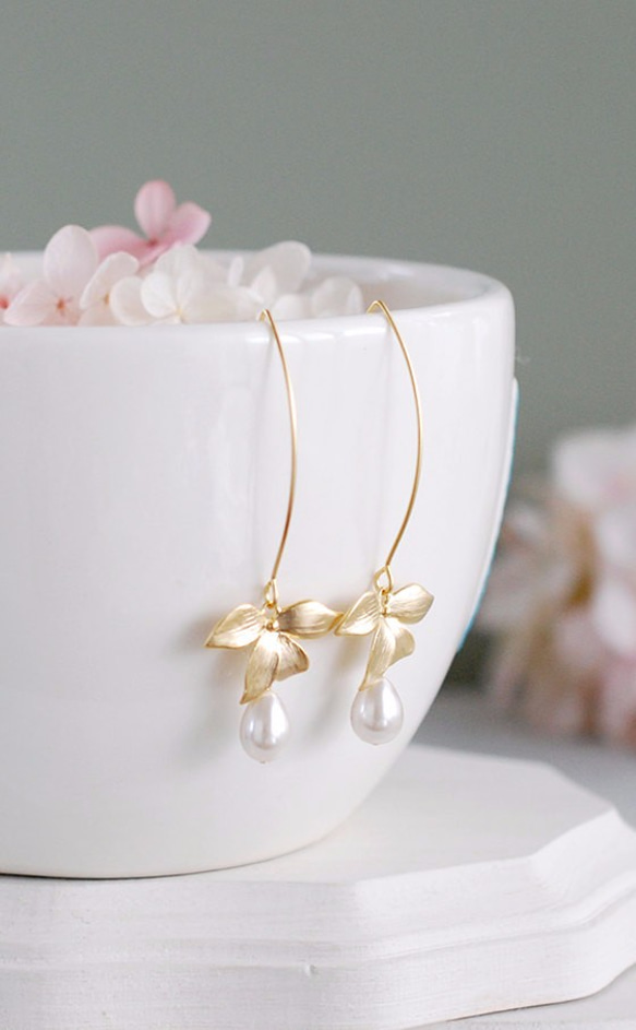 金飾蘭花乳白色玻璃珍珠耳環 Gold Orchid Flower Cream Glass Pearl Pierce 第1張的照片