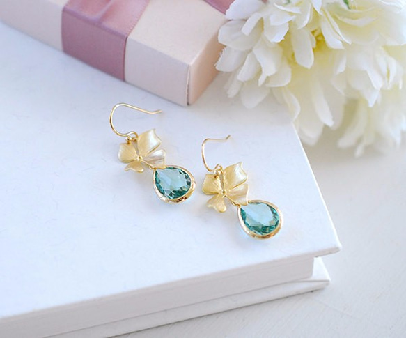 LeChaimの爽やかなピアス Gold Orchid Flower Seafoam Glass Pierce 5枚目の画像