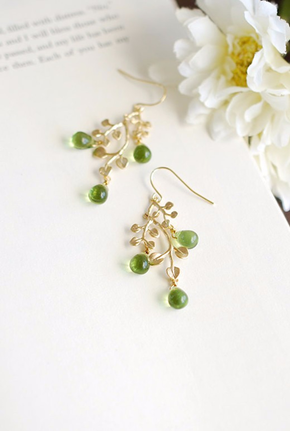 ペリドット ストーン ブランチ ピアスGold Leaf Tree Branch Peridot Pierce 4枚目の画像