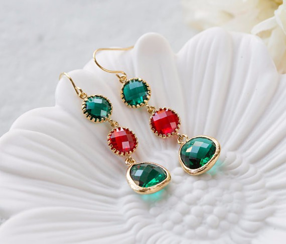 クリスマス セレブレーションピアス。LeChaim Christmas Green & Red Stone Pierce 2枚目の画像