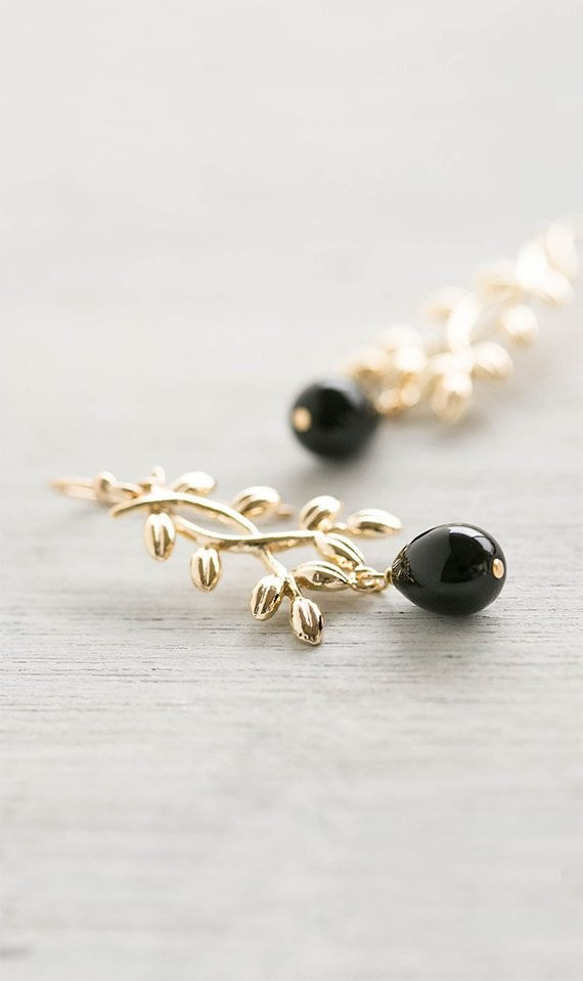 14kfg掛鉤可更換）黑色珍珠和金色掐絲耳環 第4張的照片