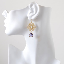 紫水晶淚珠金色金屬蕾絲刺穿紫水晶金耳環 第5張的照片