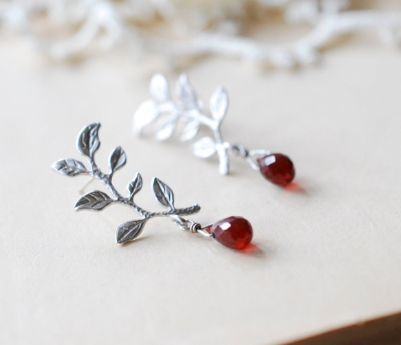 Silver Leaf Branch with Garnet pierce シルバーリーフ ガーネット ピアス 2枚目の画像