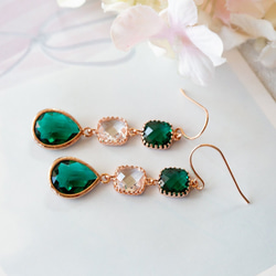 玫瑰金和翡翠綠耳環，祖母綠和透明水晶刺穿 第2張的照片