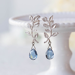 藍寶石和銀色分支耳環。銀葉和藍寶石 第5張的照片
