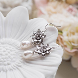LeChaim珠寶★母親節禮物★銀蓮花和白色珍珠耳環 第1張的照片