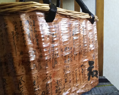 鮮やか　一閑張り　カゴバッグ　古文書 No.51 一閑張り カゴバッグ 鳳凰 ベージュ地 江戸時代古文書