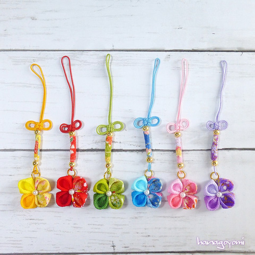 和風ストラップ・根付・四葉のクローバー・つまみ細工 キーホルダー