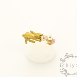 花うさぎリング　白蝶貝、ピンクシェル、真鍮製 5枚目の画像