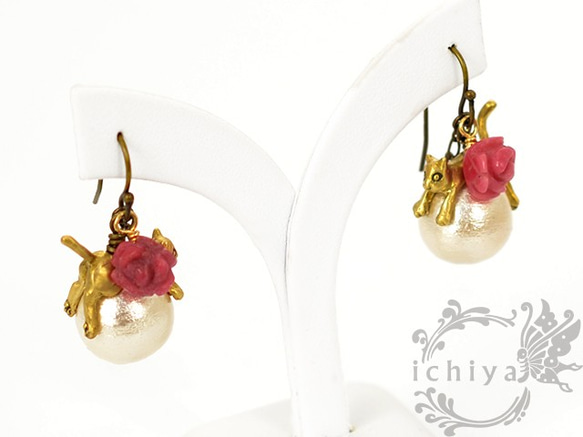 棉花珍珠和玫瑰和貓耳環（耳環） 第1張的照片