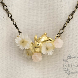 花兔項鍊（大）水晶，粉晶，黃銅 第1張的照片