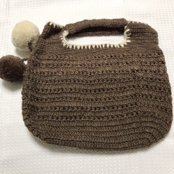 ボンボン付き 手編みのトートバッグ 3枚目の画像